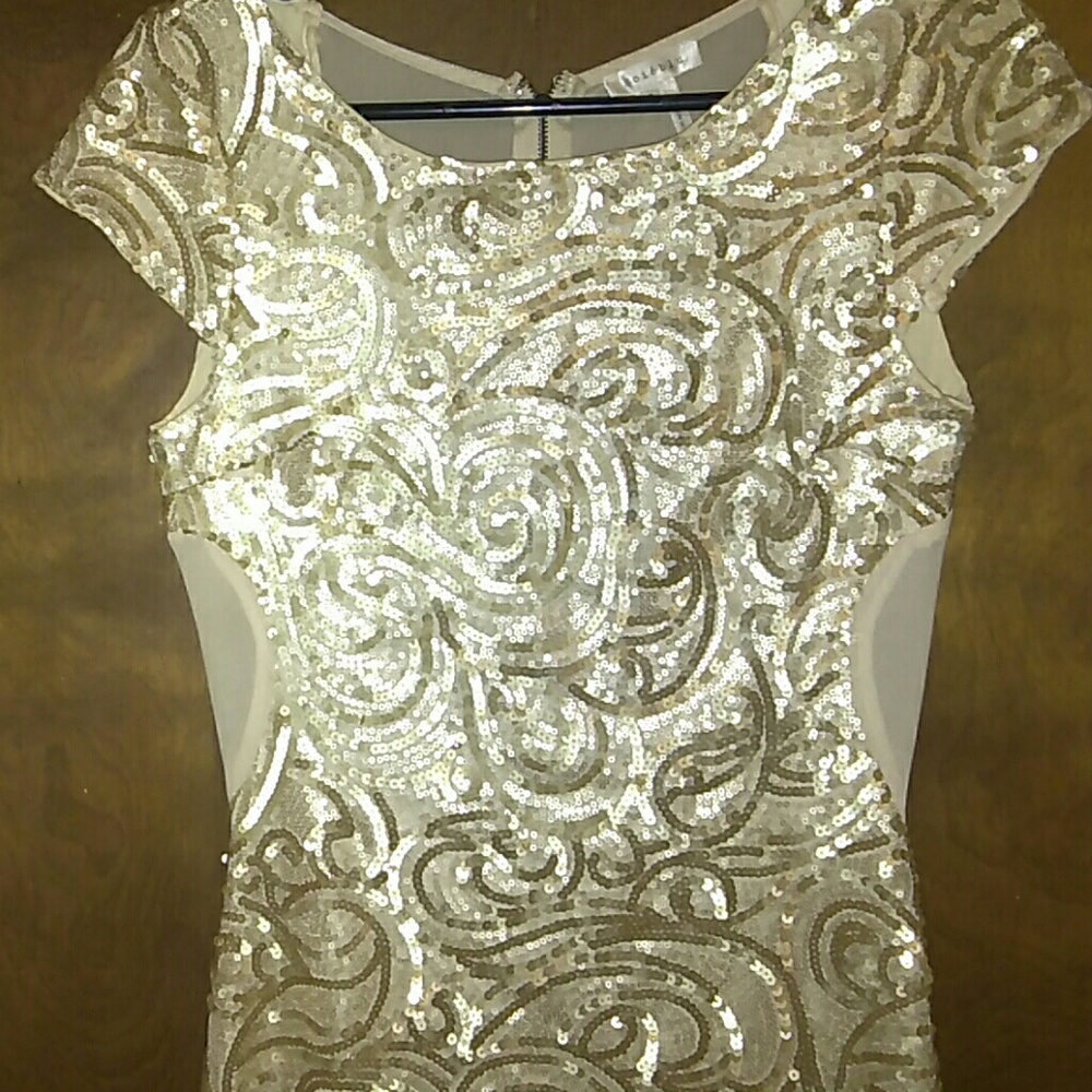 Dress - Picture 3 of 4